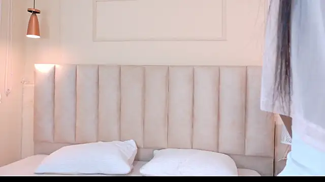 Snapshot of JosselynBrown chatting on June 13, 11:19 am JosselynBrown online show from June 13, 11:19 am