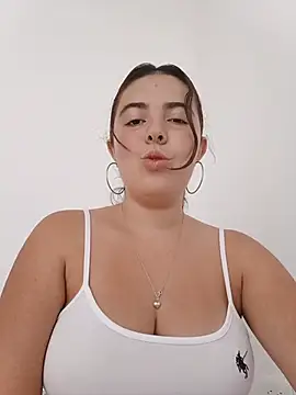 Snapshot of lyss_muller chatting on July 5, 2:46 pm lyss muller online show from July 5, 2:46 pm