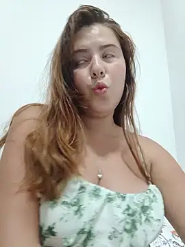 Snapshot of lyss_muller chatting on July 17, 12:06 am lyss muller online show from July 17, 12:06 am