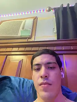 Snapshot of Tupapi696969q chatting on April 4, 4:22 am Tupapi696969q online show from April 4, 4:22 am