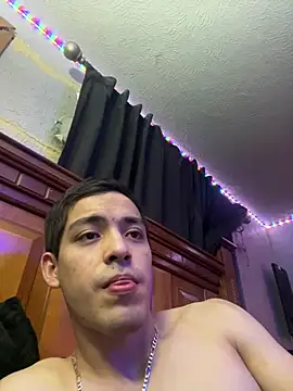 Snapshot of Tupapi696969q chatting on April 22, 5:43 am Tupapi696969q online show from April 22, 5:43 am