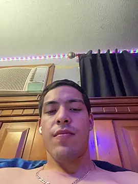 Snapshot of Tupapi696969q chatting on April 26, 4:32 am Tupapi696969q online show from April 26, 4:32 am