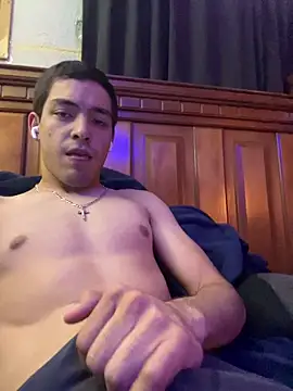Snapshot of Tupapi696969q chatting on April 29, 3:43 am Tupapi696969q online show from April 29, 3:43 am