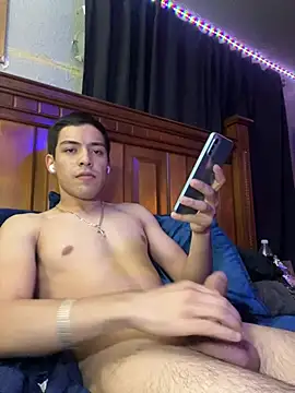 Snapshot of Tupapi696969q chatting on May 7, 3:34 am Tupapi696969q online show from May 7, 3:34 am
