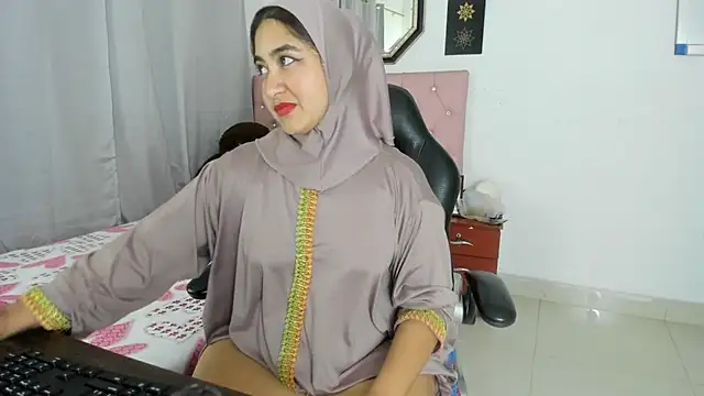 SamiraAwada online show from July 21, 7:16 pm