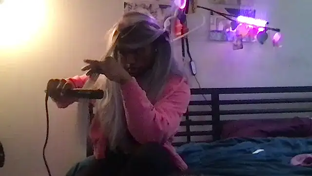 Snapshot of frenchiego chatting on February 23, 5:10 pm frenchiego online show from February 23, 5:10 pm