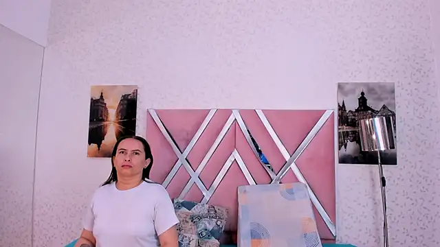 natasha and zoe online show from March 1, 11:12 am