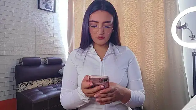 Snapshot of Catalu_x chatting on April 2, 5:43 pm Catalu x online show from April 2, 5:43 pm