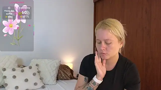 zoee  sweet online show from April 14, 9:21 pm