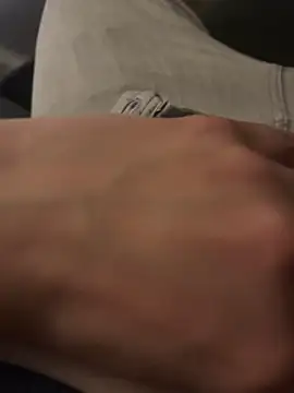 Lessyyy    online show from March 14, 1:01 am