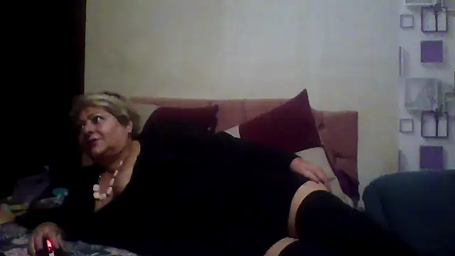 Snapshot of bialoba7 chatting on June 8, 2:17 pm bialoba7 online show from June 8, 2:17 pm