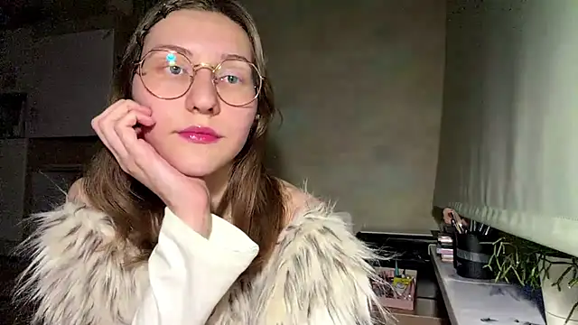 Miaaa Moon online show from April 22, 4:08 pm