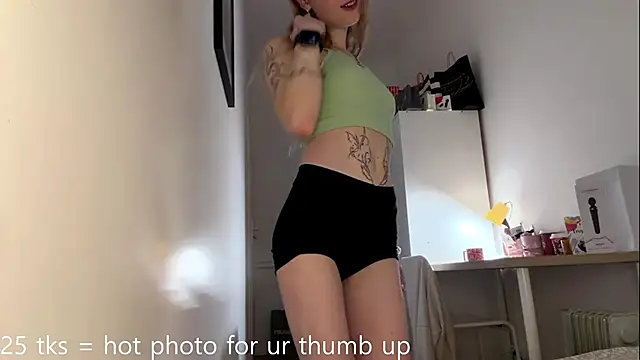 Snapshot of Flexiblegirl chatting on March 10, 5:07 pm Flexiblegirl online show from March 10, 5:07 pm