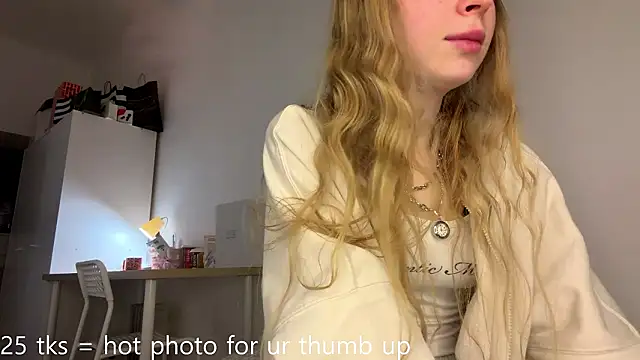 Snapshot of Flexiblegirl chatting on March 14, 5:18 pm Flexiblegirl online show from March 14, 5:18 pm