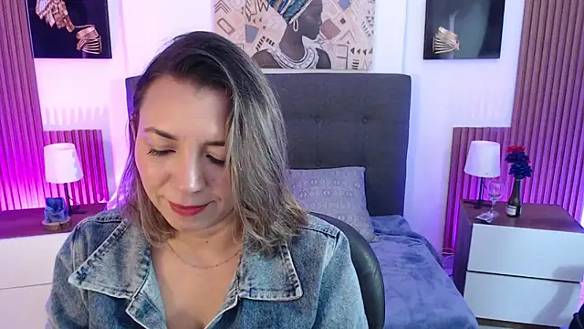 Snapshot of milfsecret69 chatting on May 14, 11:06 am milfsecret69 online show from May 14, 11:06 am