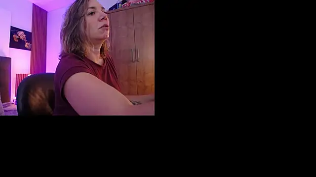Snapshot of milfsecret69 chatting on May 22, 10:54 am milfsecret69 online show from May 22, 10:54 am