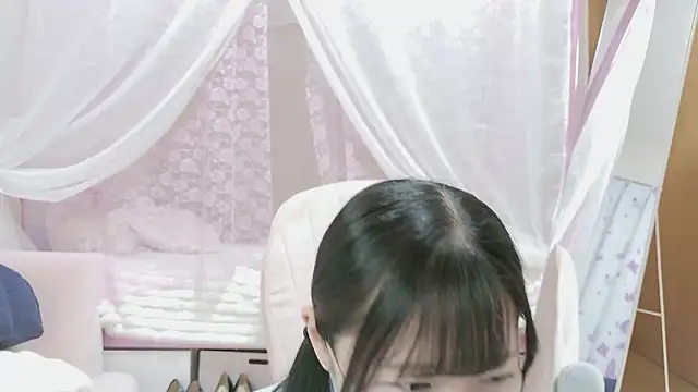 MOE o0 online show from May 3, 9:15 am