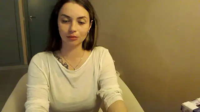 Snapshot of JuliaGraceOF chatting on February 6, 10:46 pm JuliaGraceOF online show from February 6, 10:46 pm