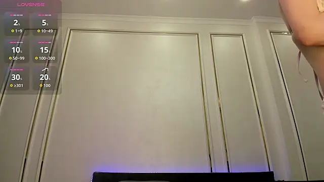 jjasleen0 online show from March 7, 3:36 am