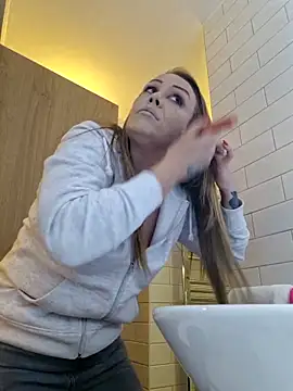 Snapshot of Majestic-Maya chatting on March 7, 5:32 pm Majestic-Maya online show from March 7, 5:32 pm