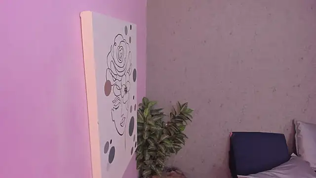 lil miia online show from April 28, 7:08 pm