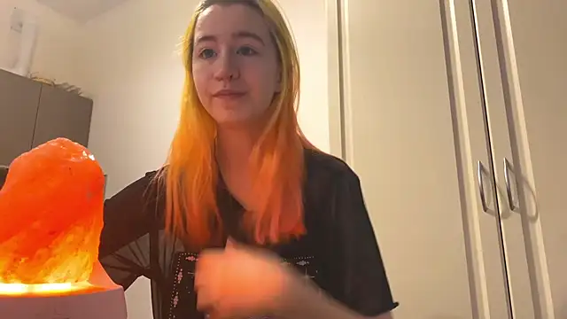 EmilyHein online show from March 9, 4:05 am