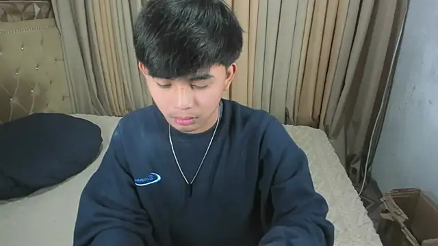 Snapshot of xlovercutietwink chatting on April 13, 5:07 pm xlovercutietwink online show from April 13, 5:07 pm