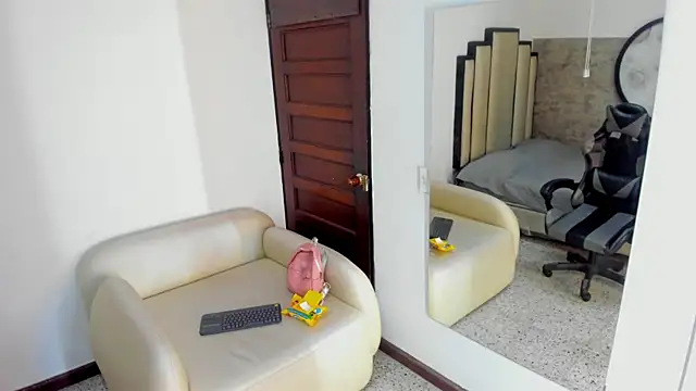 Philipp-Jones online show from February 25, 1:21 pm