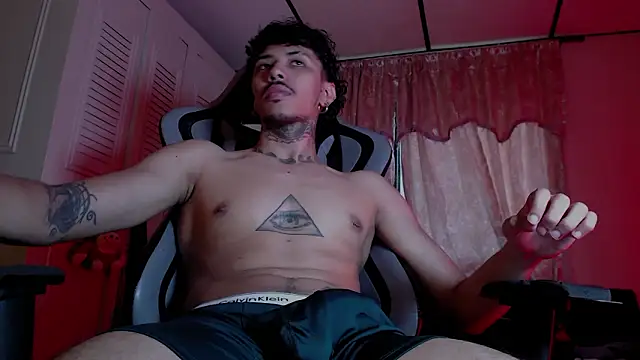 Snapshot of D3v1L88 chatting on January 31, 7:11 pm D3v1L88 online show from January 31, 7:11 pm