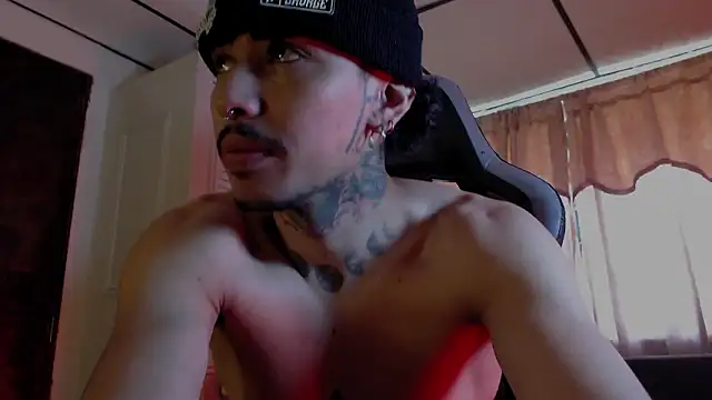 Snapshot of D3v1L88 chatting on February 5, 5:39 pm D3v1L88 online show from February 5, 5:39 pm