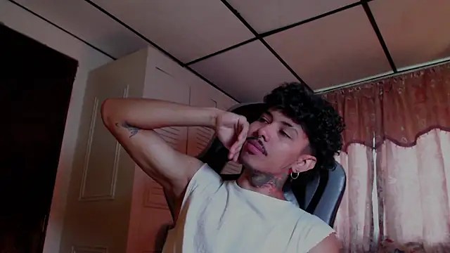 Snapshot of D3v1L88 chatting on February 13, 5:20 pm D3v1L88 online show from February 13, 5:20 pm