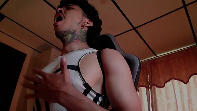 Snapshot of D3v1L88 chatting on February 18, 4:03 pm D3v1L88 online show from February 18, 4:03 pm