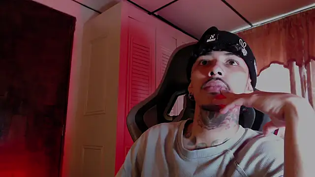 Snapshot of D3v1L88 chatting on March 6, 6:26 pm D3v1L88 online show from March 6, 6:26 pm