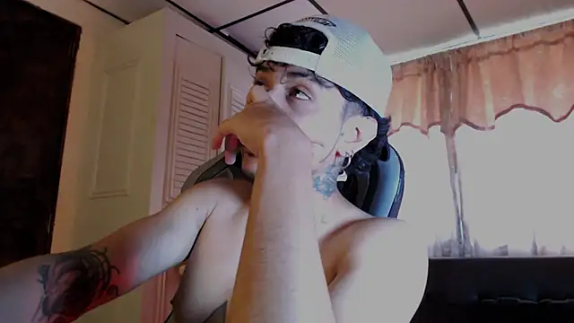 Snapshot of D3v1L88 chatting on March 7, 5:43 pm D3v1L88 online show from March 7, 5:43 pm