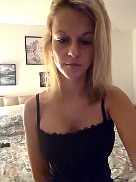 Snapshot of Couple-Kiwii-Orchidee-Boy chatting on June 5, 3:57 am Couple-Kiwii-Orchidee-Boy online show from June 5, 3:57 am