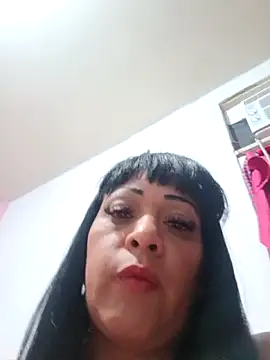 Snapshot of SabrinaColin chatting on May 17, 11:12 pm SabrinaColin online show from May 17, 11:12 pm