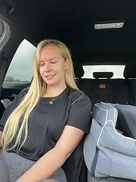 Ellie-rosee online show from March 16, 7:01 am