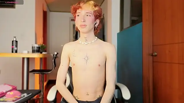 Snapshot of golden_twink_ chatting on February 1, 1:48 am golden twink online show from February 1, 1:48 am