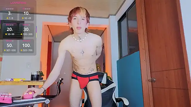 Snapshot of golden_twink_ chatting on February 6, 7:45 am golden twink online show from February 6, 7:45 am