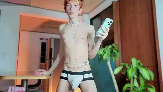 Snapshot of golden_twink_ chatting on March 5, 8:10 am golden twink online show from March 5, 8:10 am