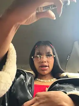 Snapshot of KendallArdent chatting on June 24, 2:05 pm KendallArdent online show from June 24, 2:05 pm