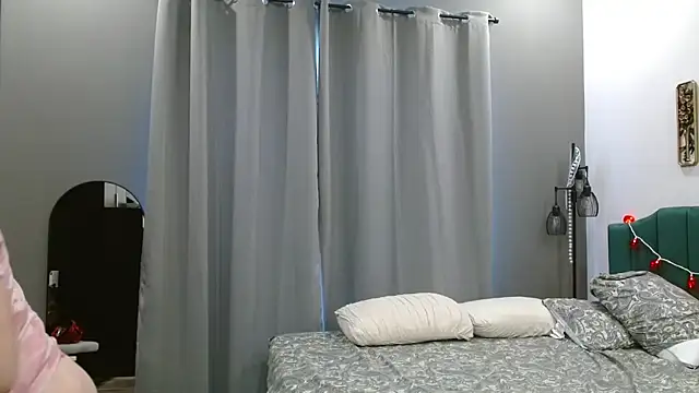 Snapshot of HazelSkyesChat chatting on February 13, 8:27 pm HazelSkyesChat online show from February 13, 8:27 pm