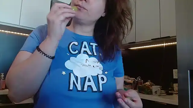 Snapshot of HazelSkyesChat chatting on March 8, 6:55 pm HazelSkyesChat online show from March 8, 6:55 pm