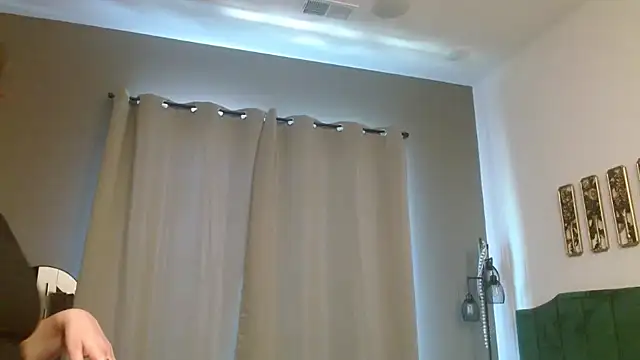 Snapshot of HazelSkyesChat chatting on March 18, 8:12 pm HazelSkyesChat online show from March 18, 8:12 pm