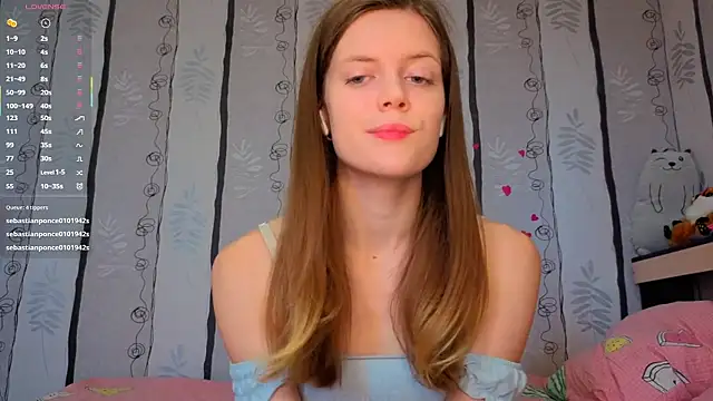 Snapshot of SueFerreyra chatting on June 9, 8:15 am SueFerreyra online show from June 9, 8:15 am