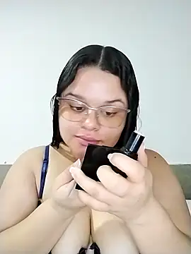 Snapshot of SamanthaStonee chatting on June 7, 8:23 pm SamanthaStonee online show from June 7, 8:23 pm