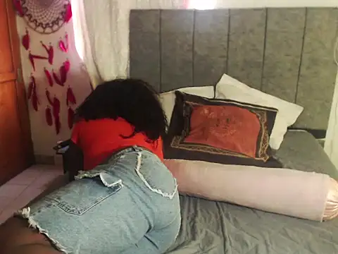 karlaebony online show from February 14, 6:15 pm