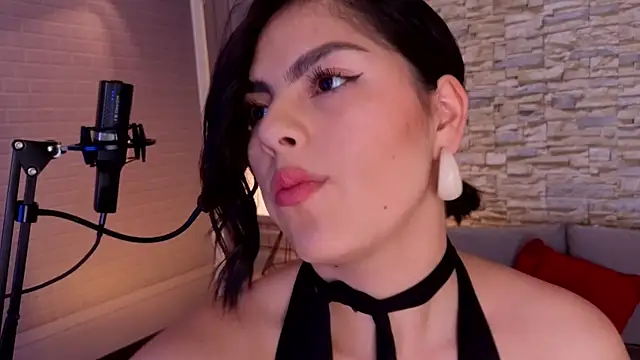 Snapshot of butterflyx39 chatting on June 1, 7:04 pm butterflyx39 online show from June 1, 7:04 pm