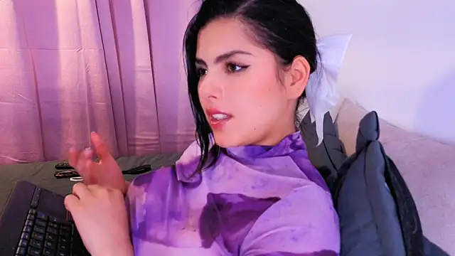 Snapshot of butterflyx39 chatting on July 17, 10:58 pm butterflyx39 online show from July 17, 10:58 pm