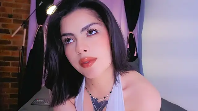 Snapshot of butterflyx39 chatting on July 22, 10:29 am butterflyx39 online show from July 22, 10:29 am